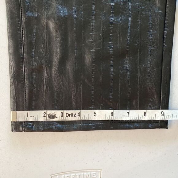 Good American Faux Better Than Leather Black Textured Overalls Straight Leg - Picture 15 of 16